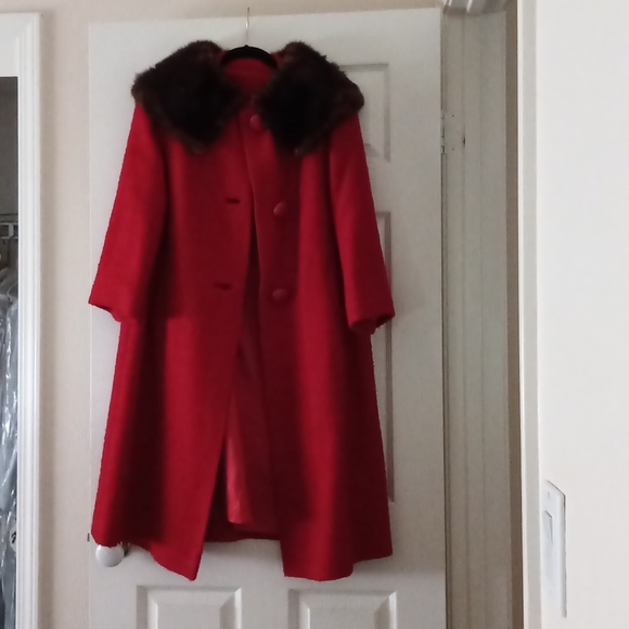 unknown Other - 😍Red Vintage Coat with 1/4sleeve & sable or mink collar. I forget which.